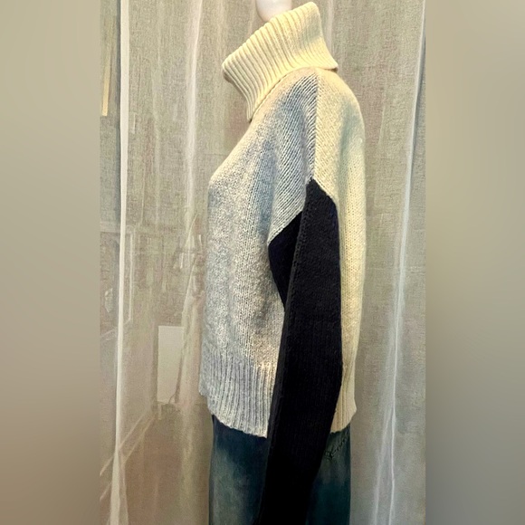 Twik colour block turtleneck sweater, shades of blue and ivory, Medium - Picture 2 of 5